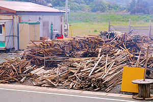 廃材の山